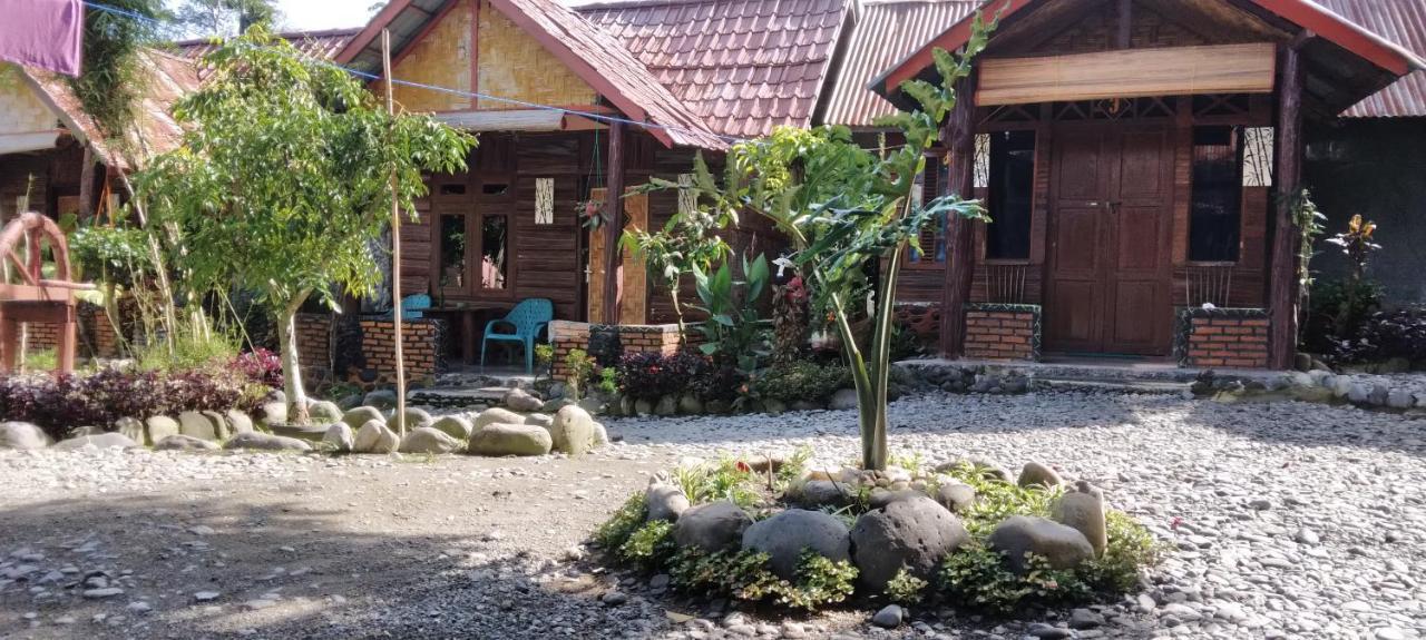 Lucky Bamboo'Bungalows-Resto And Orangutan Jungle Trekking Tours Bukit Lawang Ngoại thất bức ảnh