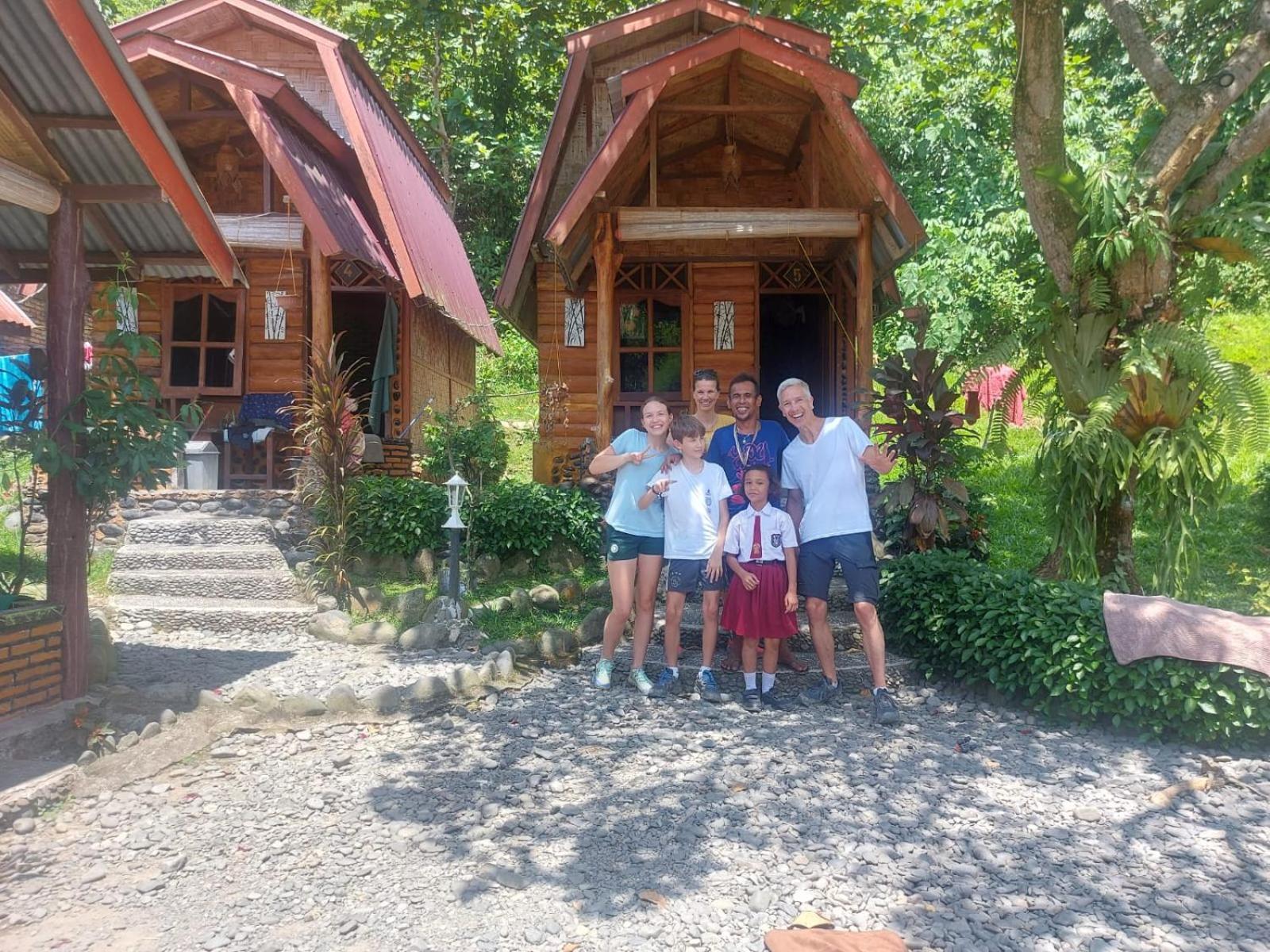 Lucky Bamboo'Bungalows-Resto And Orangutan Jungle Trekking Tours Bukit Lawang Ngoại thất bức ảnh