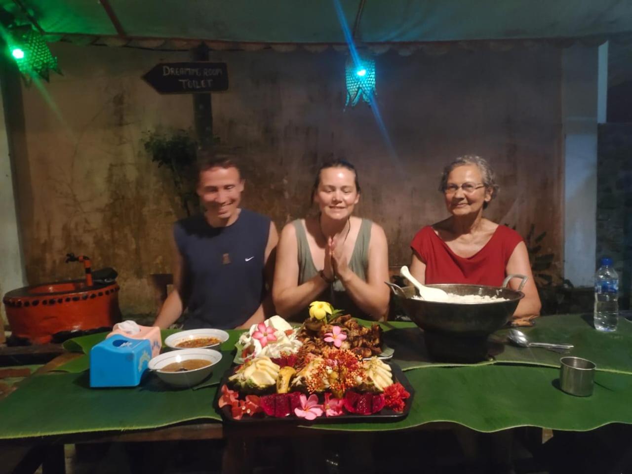 Lucky Bamboo'Bungalows-Resto And Orangutan Jungle Trekking Tours Bukit Lawang Ngoại thất bức ảnh