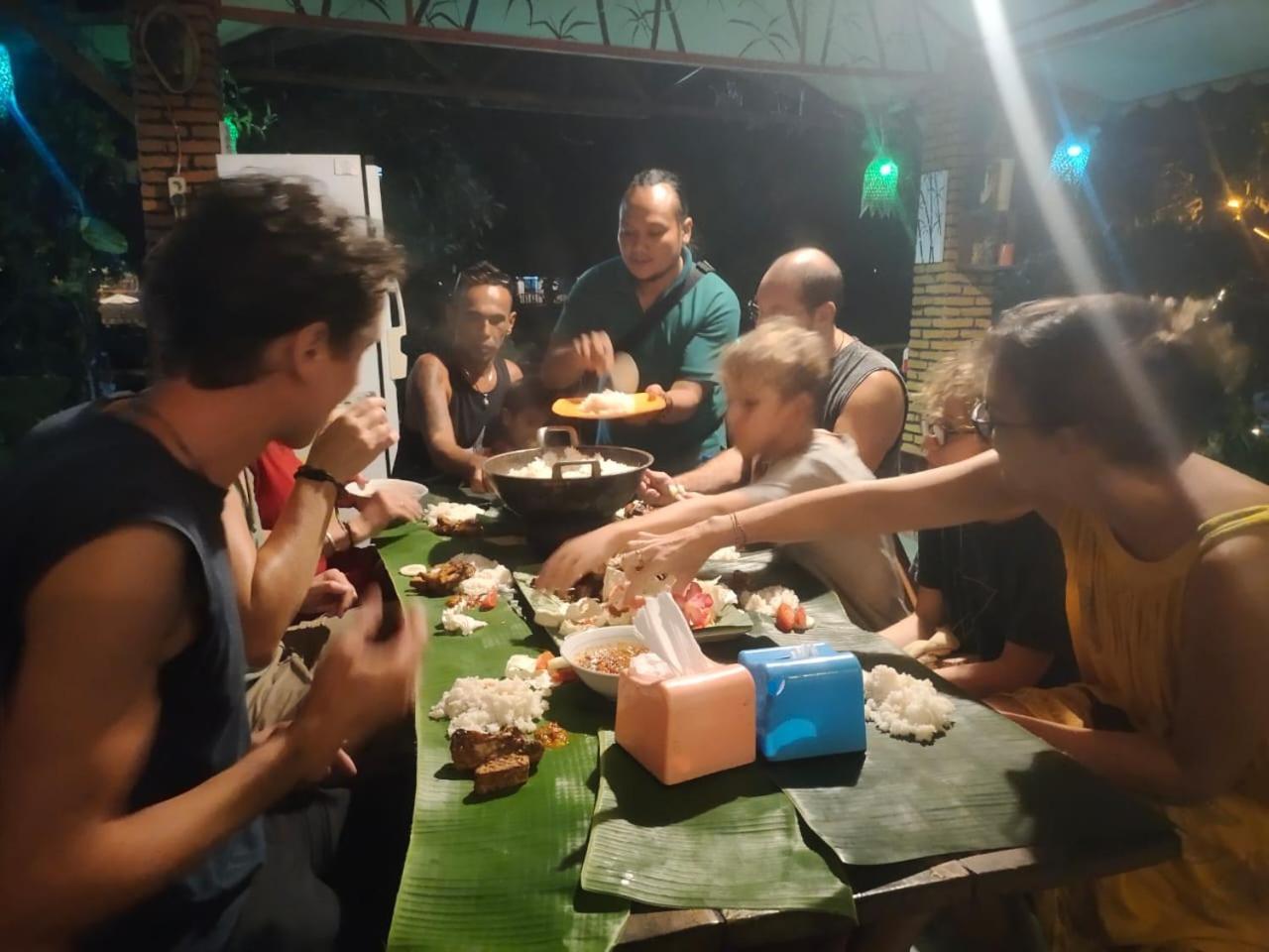 Lucky Bamboo'Bungalows-Resto And Orangutan Jungle Trekking Tours Bukit Lawang Ngoại thất bức ảnh