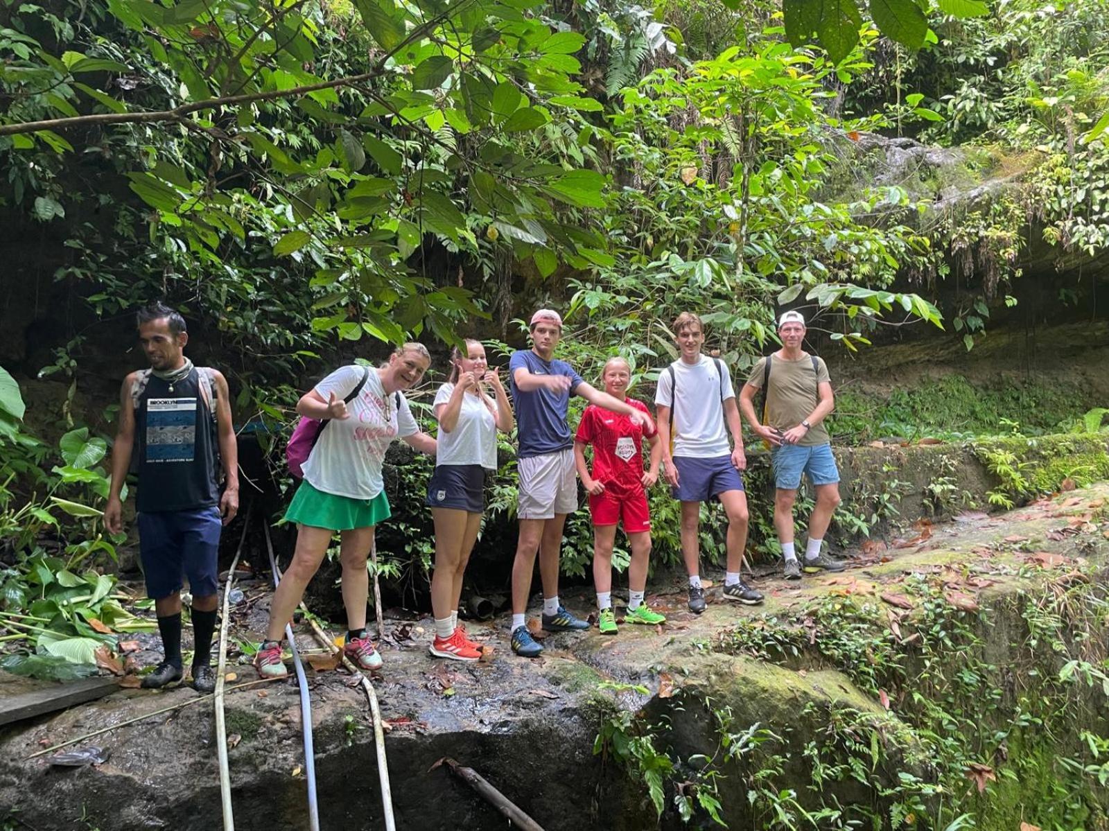 Lucky Bamboo'Bungalows-Resto And Orangutan Jungle Trekking Tours Bukit Lawang Ngoại thất bức ảnh